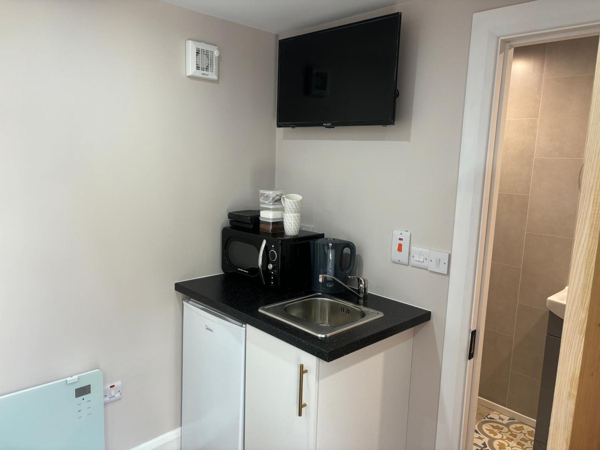 Private Detached Small Bedroom And Bathroom Only- This Is Not An Apartment Butlersbridge Exterior photo