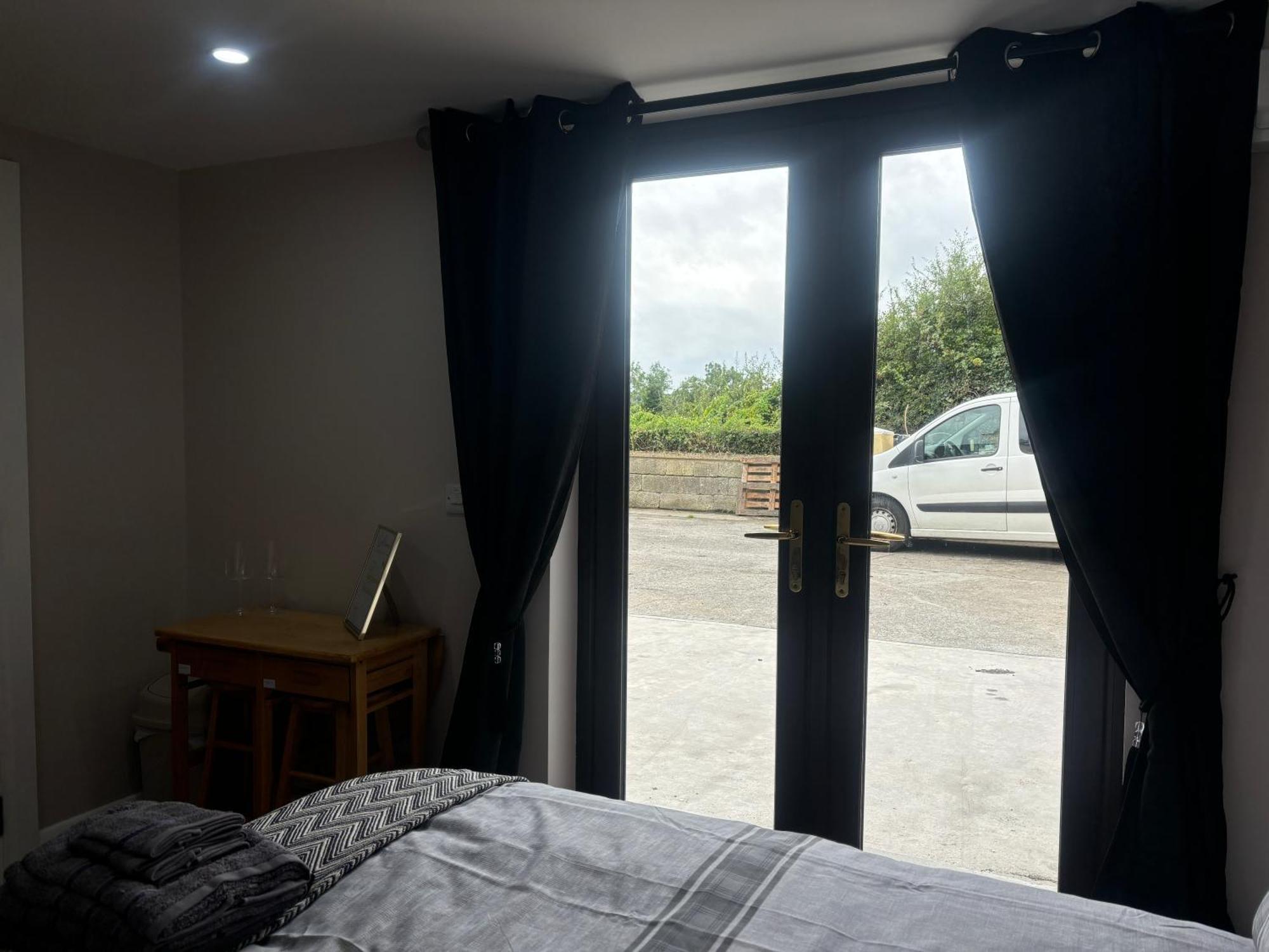 Private Detached Small Bedroom And Bathroom Only- This Is Not An Apartment Butlersbridge Exterior photo