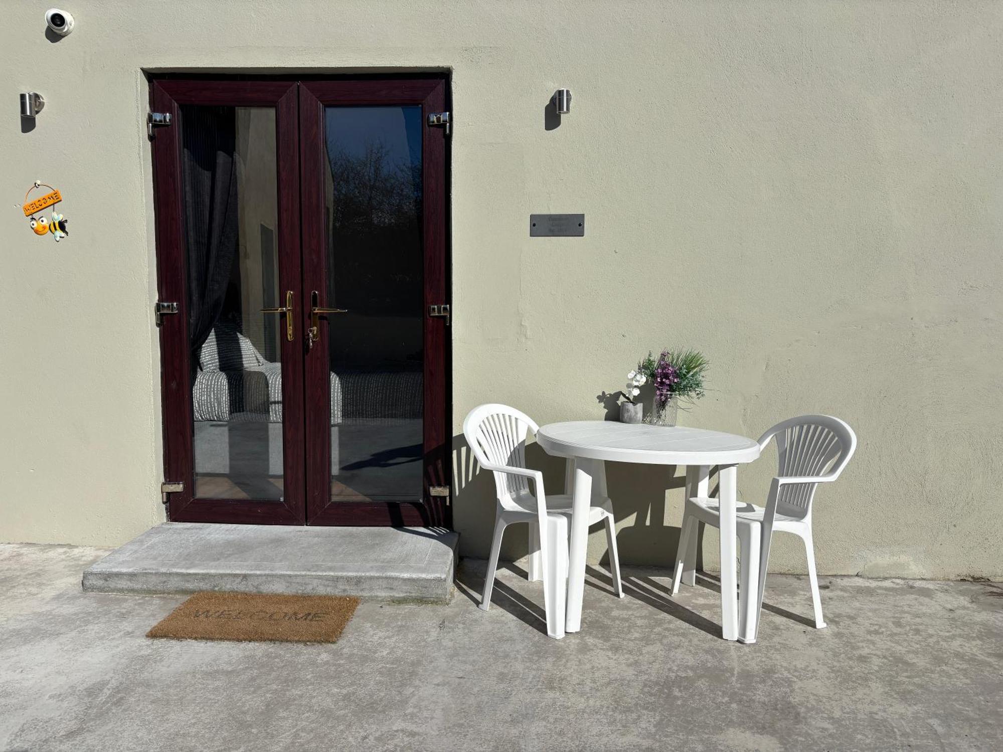 Private Detached Small Bedroom And Bathroom Only- This Is Not An Apartment Butlersbridge Exterior photo